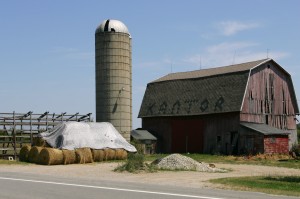 Old barn along highway 19 between Emmett and Memphis